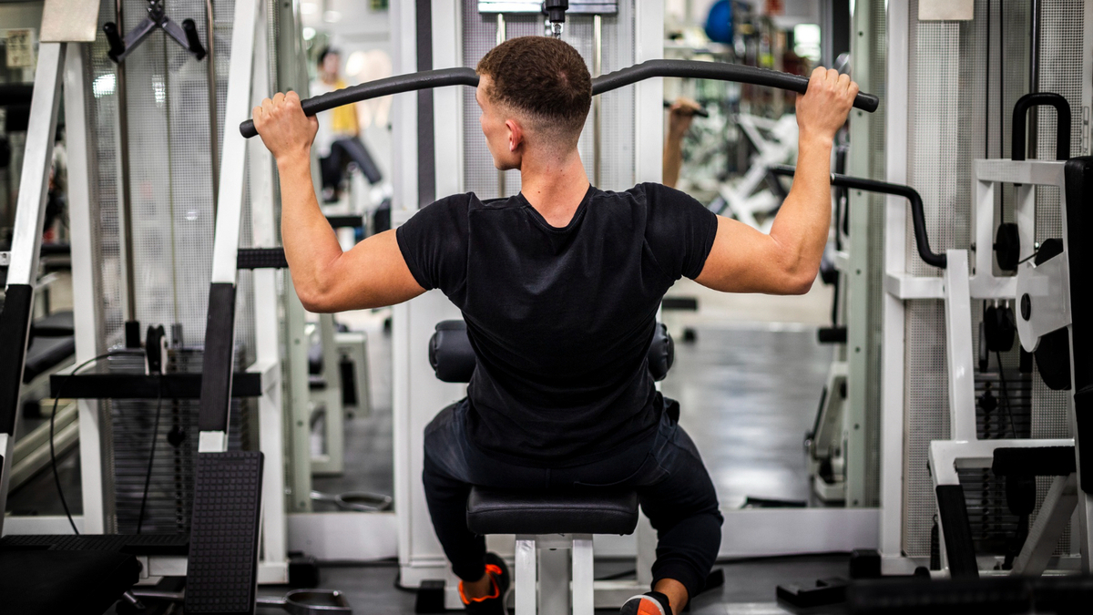 Esercizi tricipiti palestra