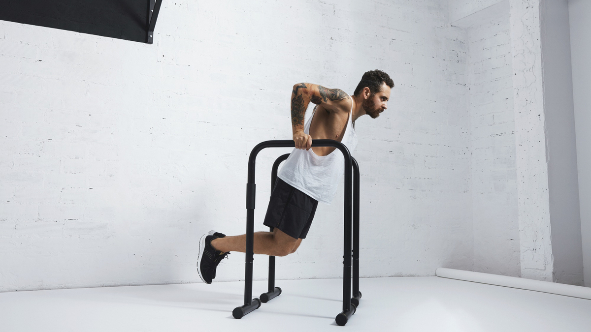 Dip alle Parallele: Guida Completa alla Tecnica, Muscoli Coinvolti e Varianti